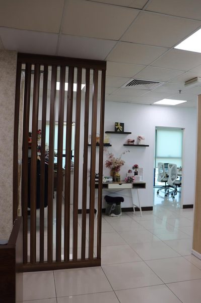 Timber screen — showroom to meeting room