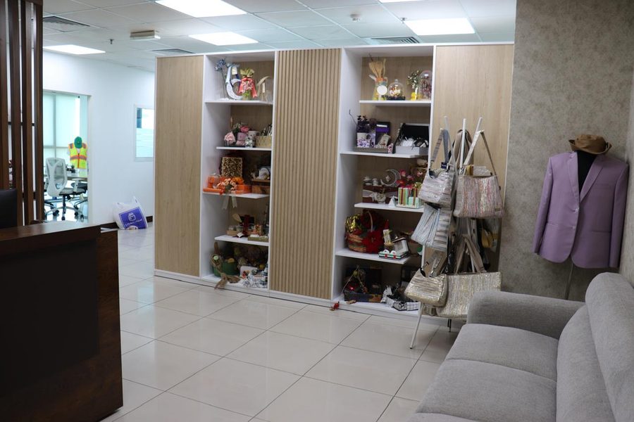 Reception display — gifting shelf and blazer mannequin